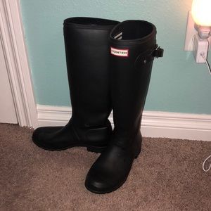 Black hunter boots